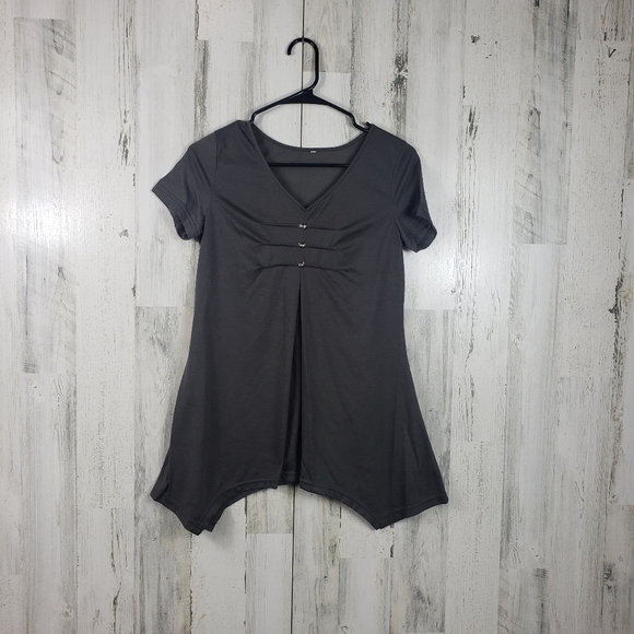 3/$15 unbranded gray short sleeve asymmetrical tshirt women's size medium - Picture 8 of 8